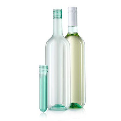 A green preform, a clear PET wine Bottle and a Filled PET wine bottle wit white lid manufactured by ALPLA are standing in front of a white background.